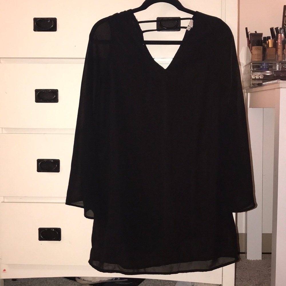 Black v neck tunic dress